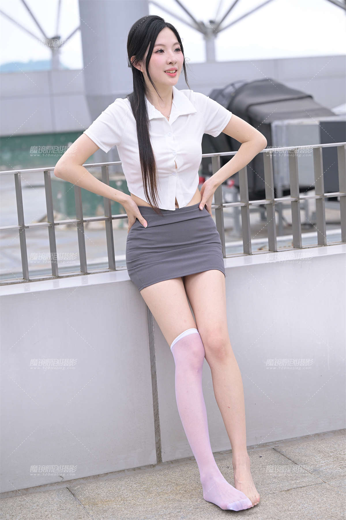 美女 袜子不见了-日更街拍