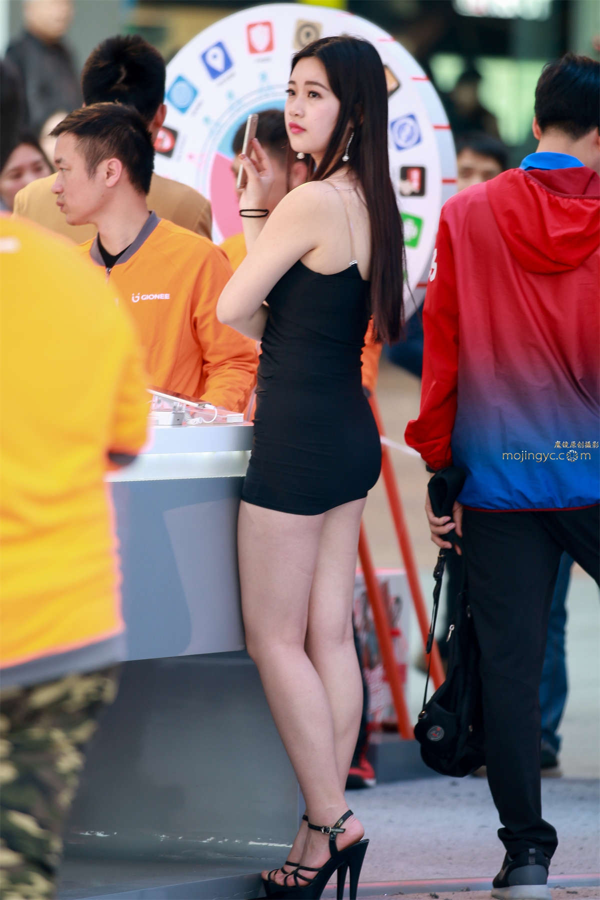 翘臀。紧身超短裙-日更街拍