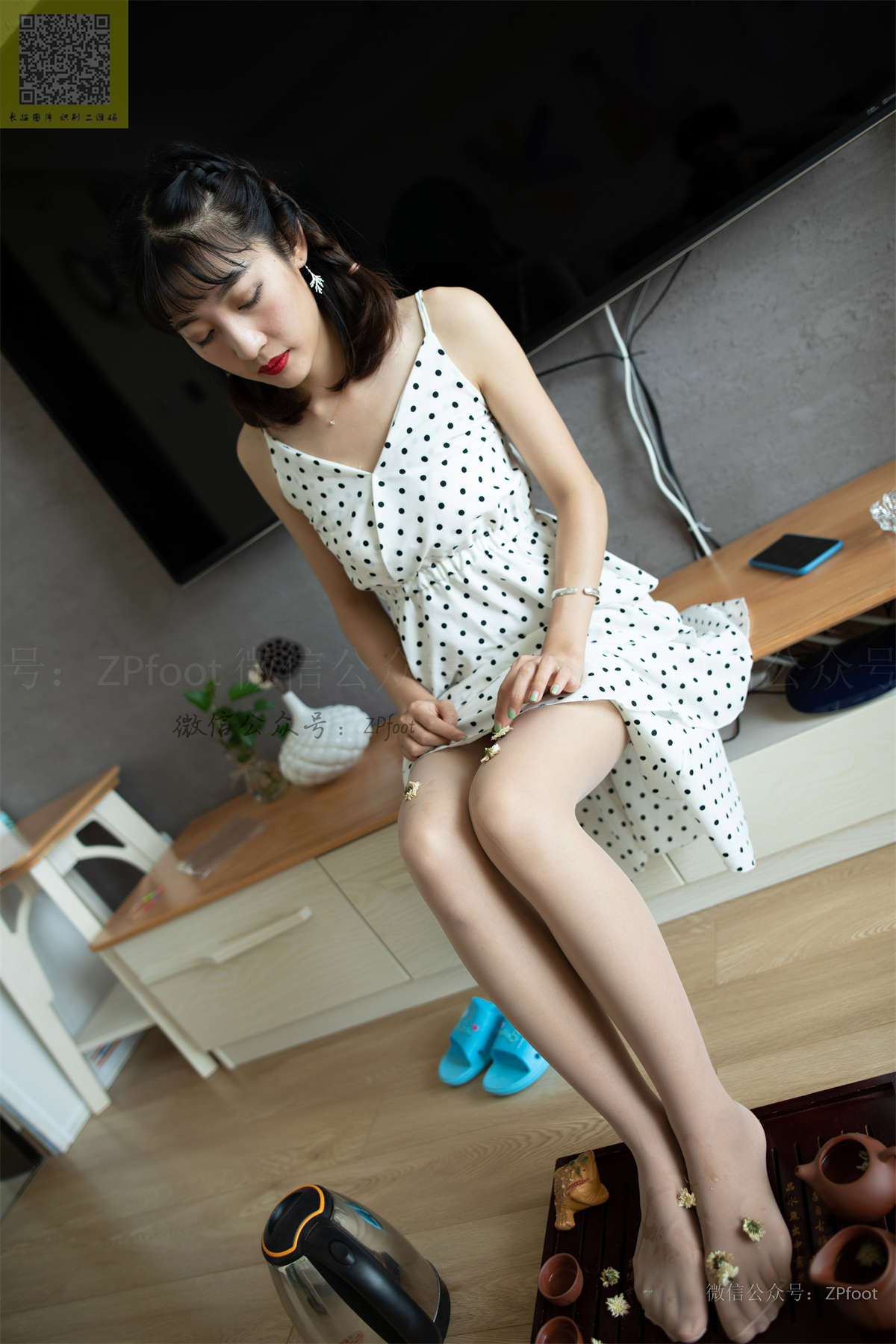 图片[2]-LSS山茶摄影 NO.126 丝袜泡茶-日更街拍