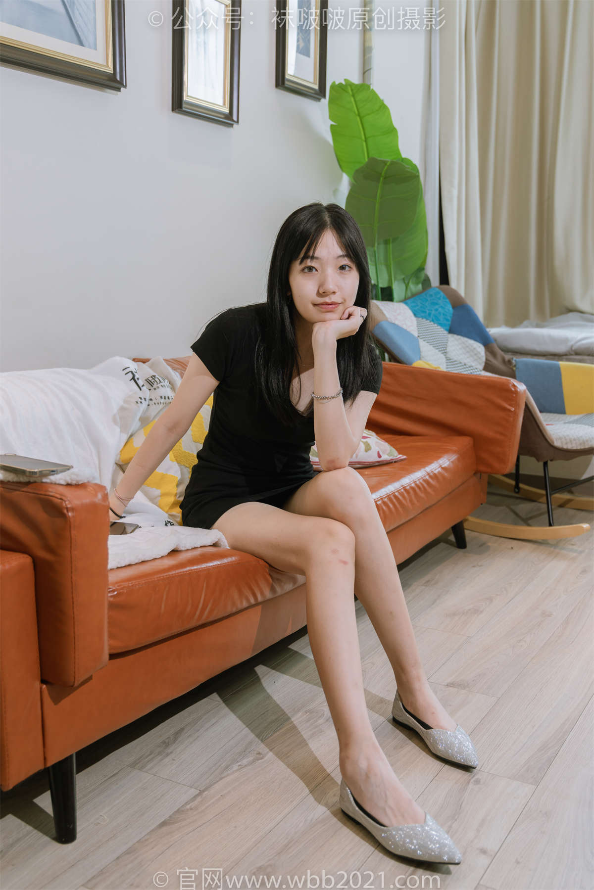 图片[2]-袜啵啵 No.363 小甜豆-两双平底鞋、黑色船袜、白色堆堆丝袜、裸足 花絮版-日更街拍