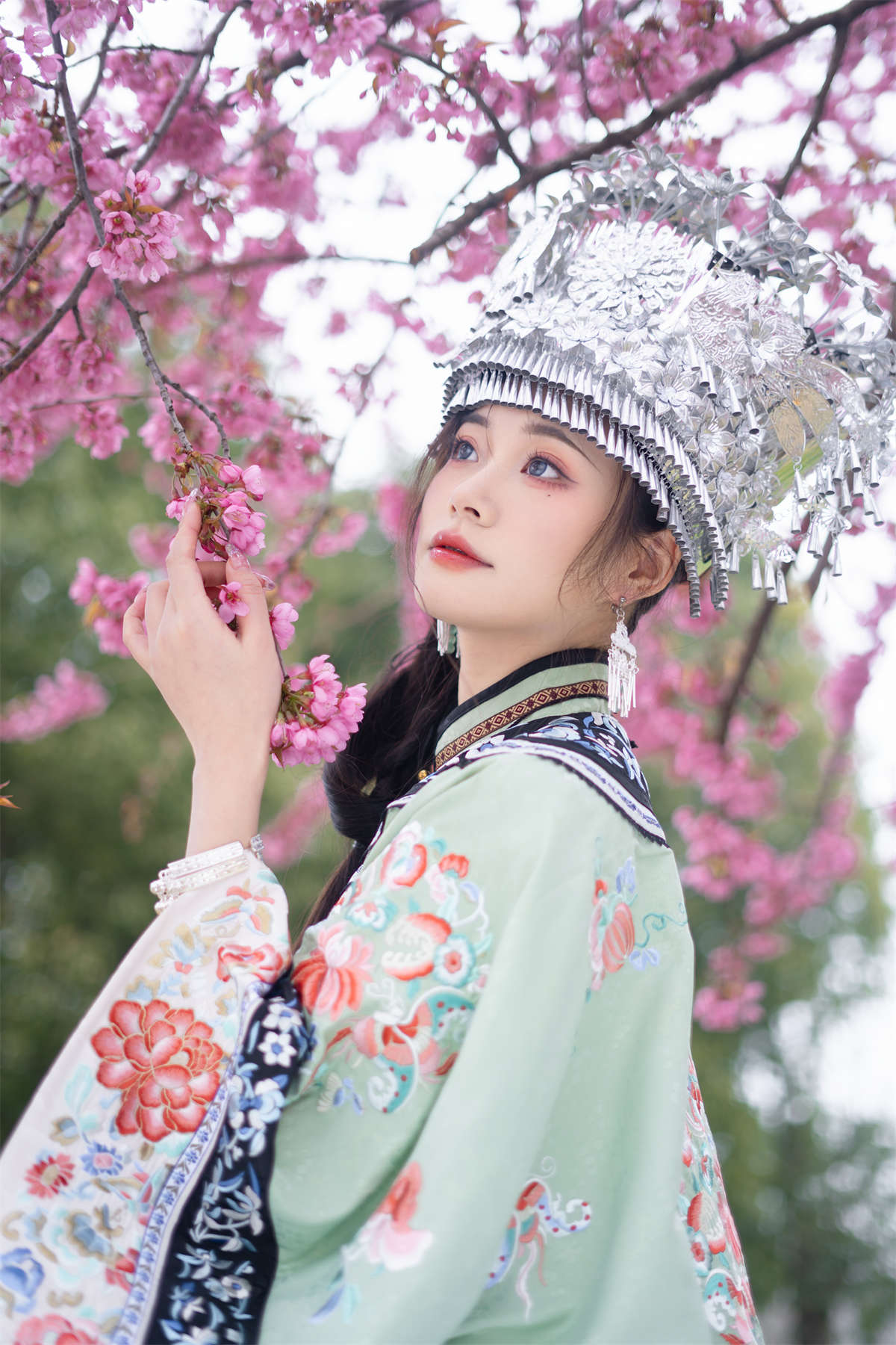 YITUYU艺图语 2024.04.20 樱花树下 言子是咚咚呀-日更街拍