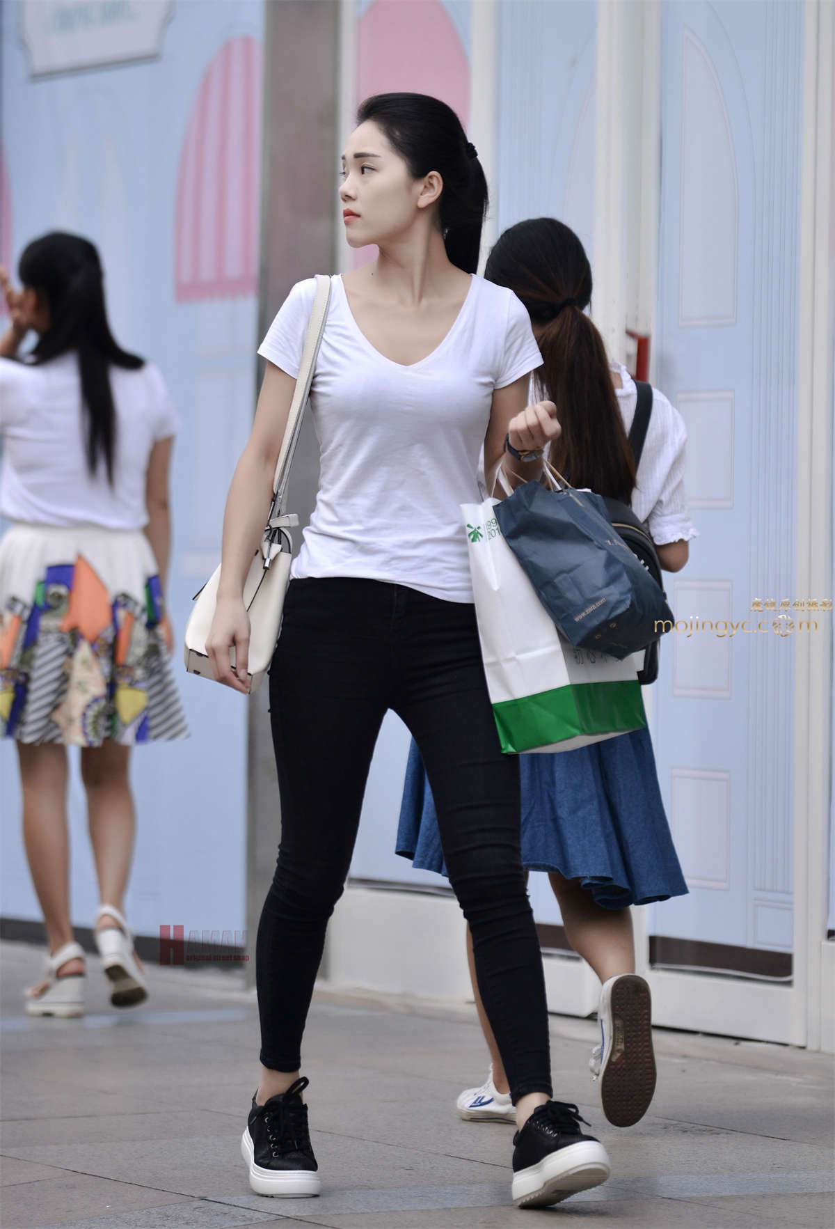 黑裤白T-日更街拍