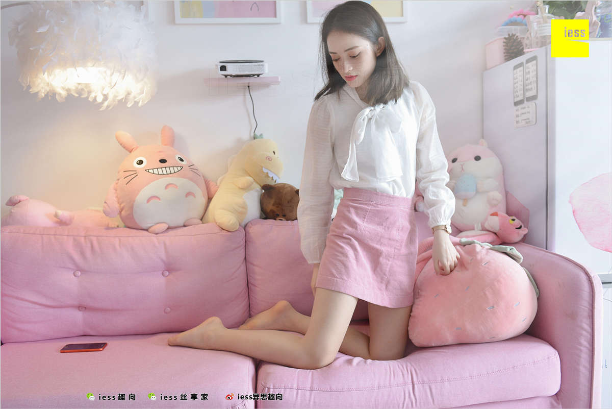 IESS异思趣向 丝足便当245期：闷 姗姗-日更街拍