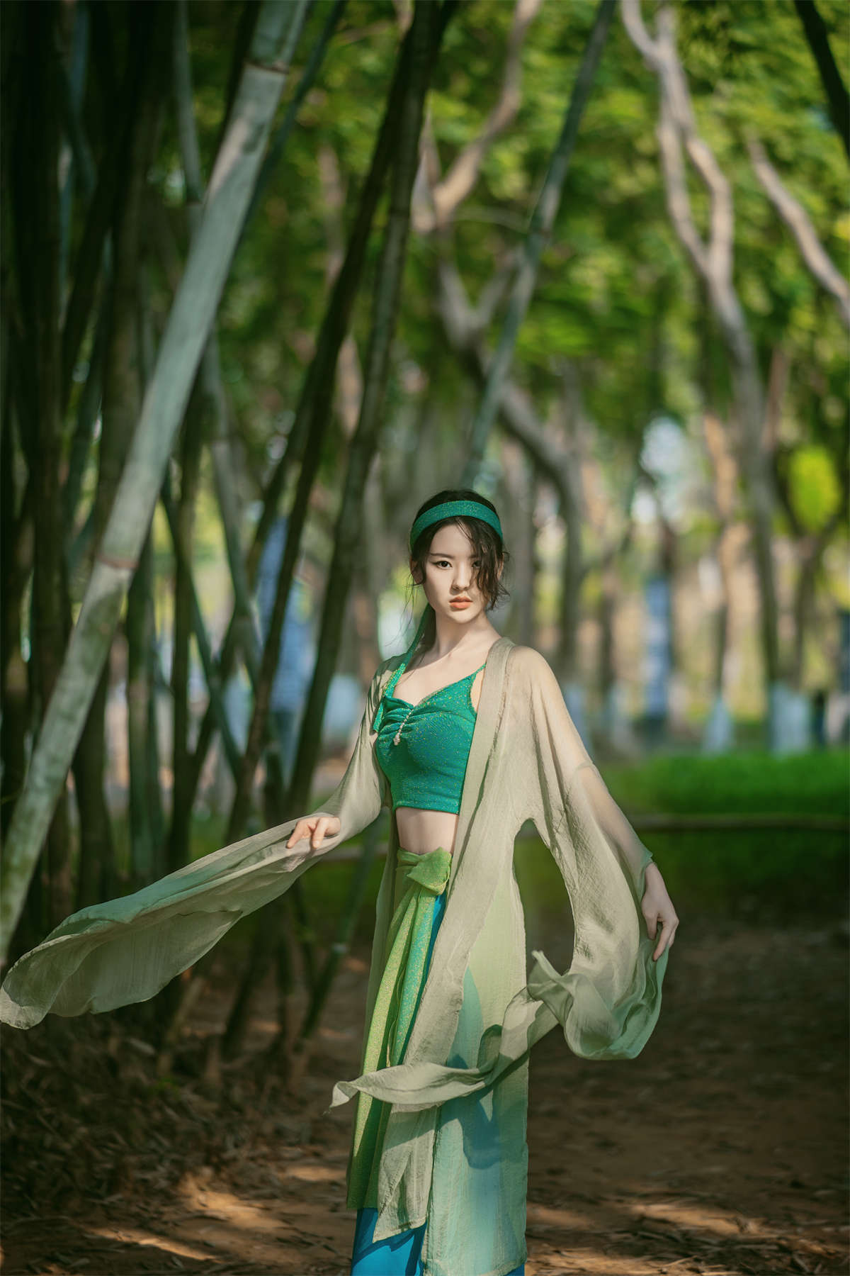 YITUYU艺图语 2023.03.27 青蛇，远离尘世，自由自在 菲菲插图1