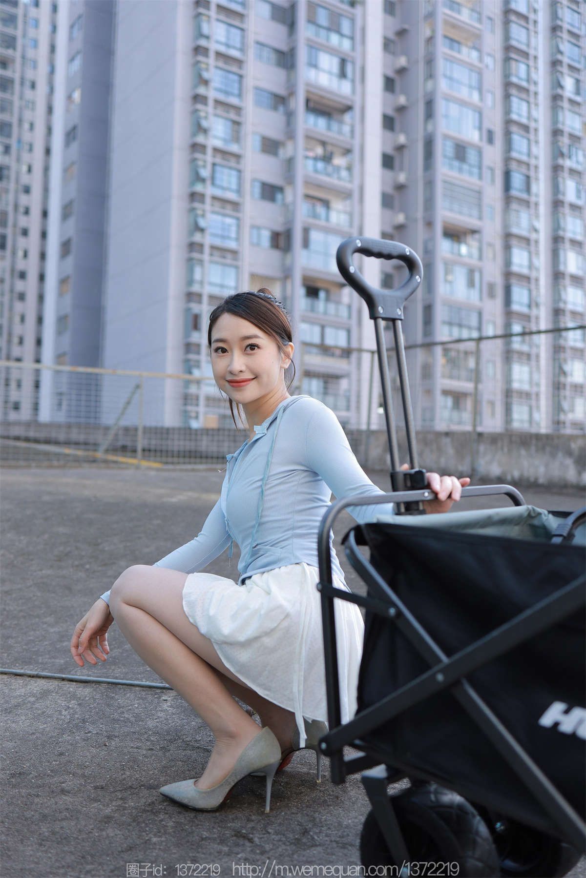 IESS异思趣向 2022.12.31 丝享家1315：小婕 老司机开车-日更街拍