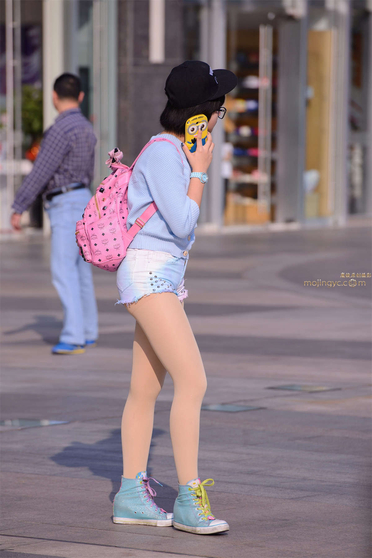 热裤，肉丝，运动鞋-日更街拍