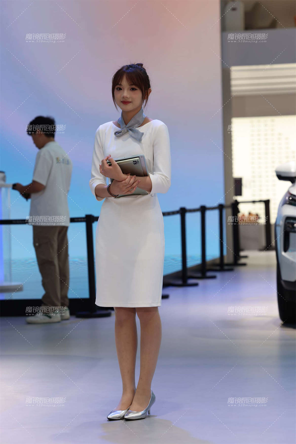 20241119甜美的女销售肉丝美腿-日更街拍