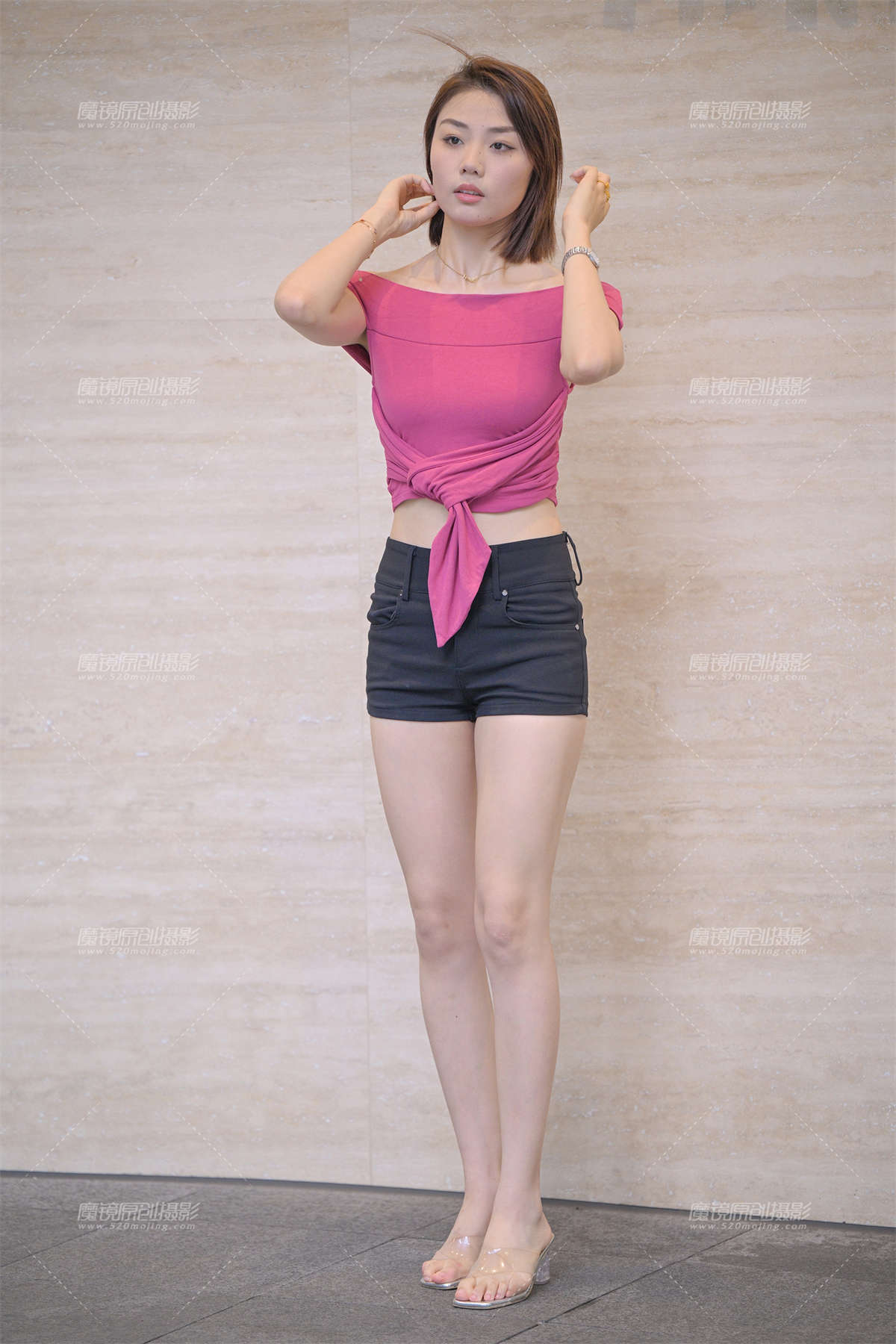 图片[2]-热裤大长腿-日更街拍