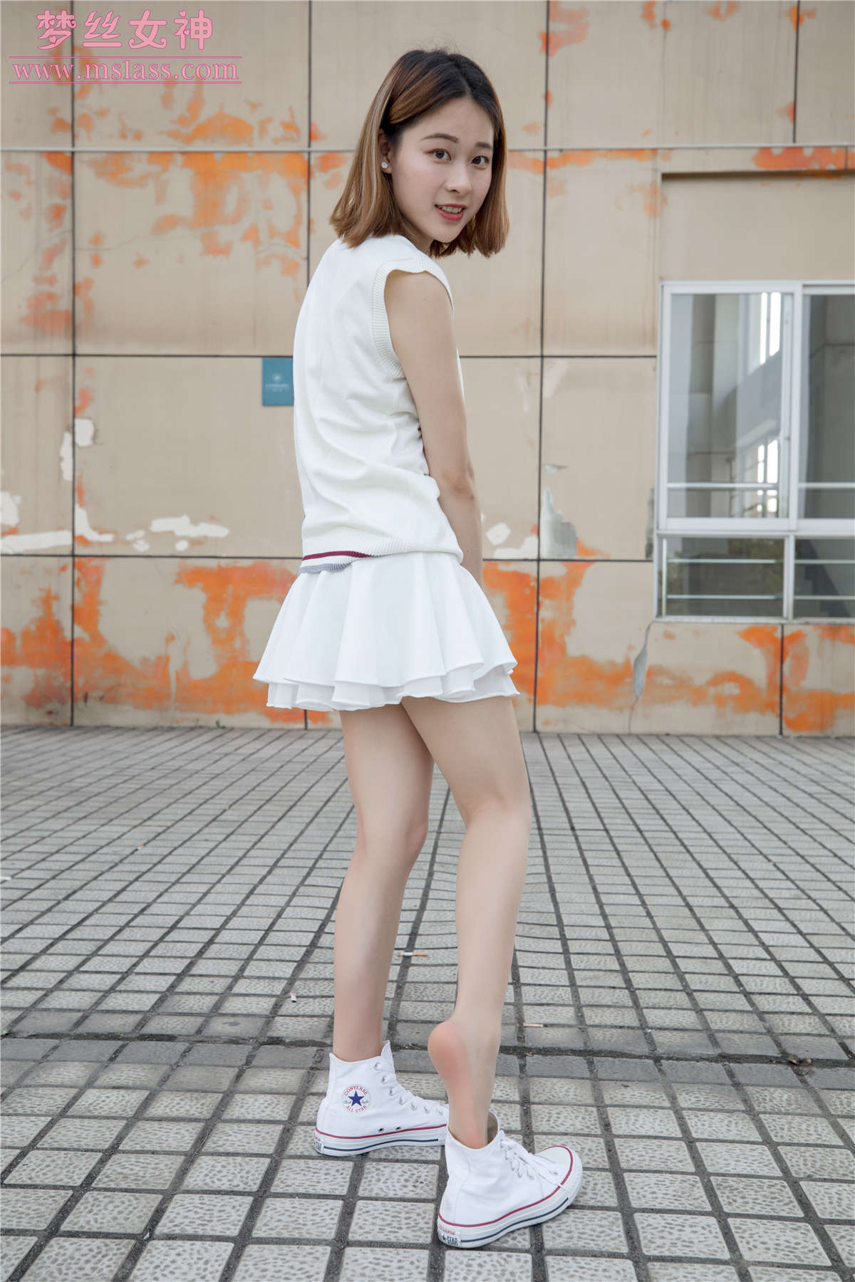 2019.05.31 雯雯 学楼丝袜美腿-日更街拍
