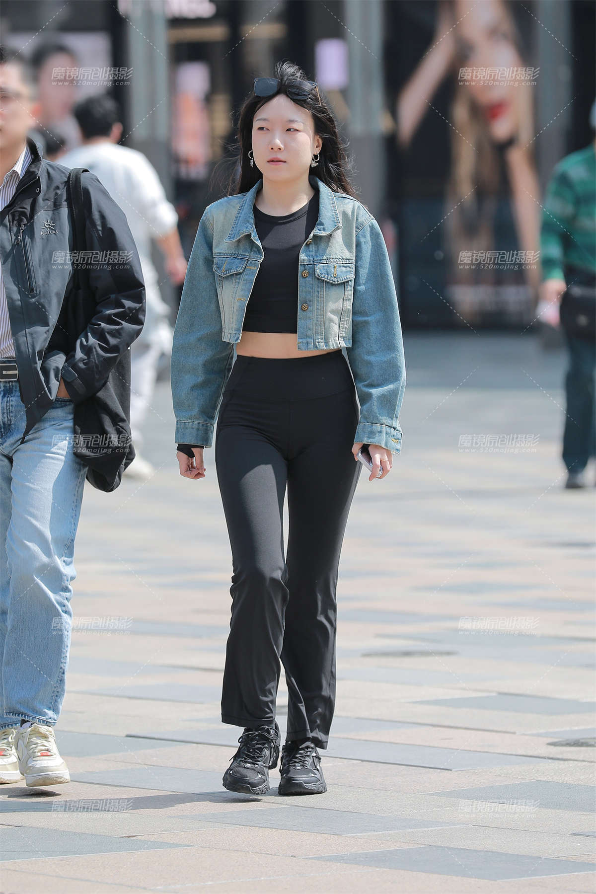 图片[2]-黑色瑜伽裤美女-日更街拍