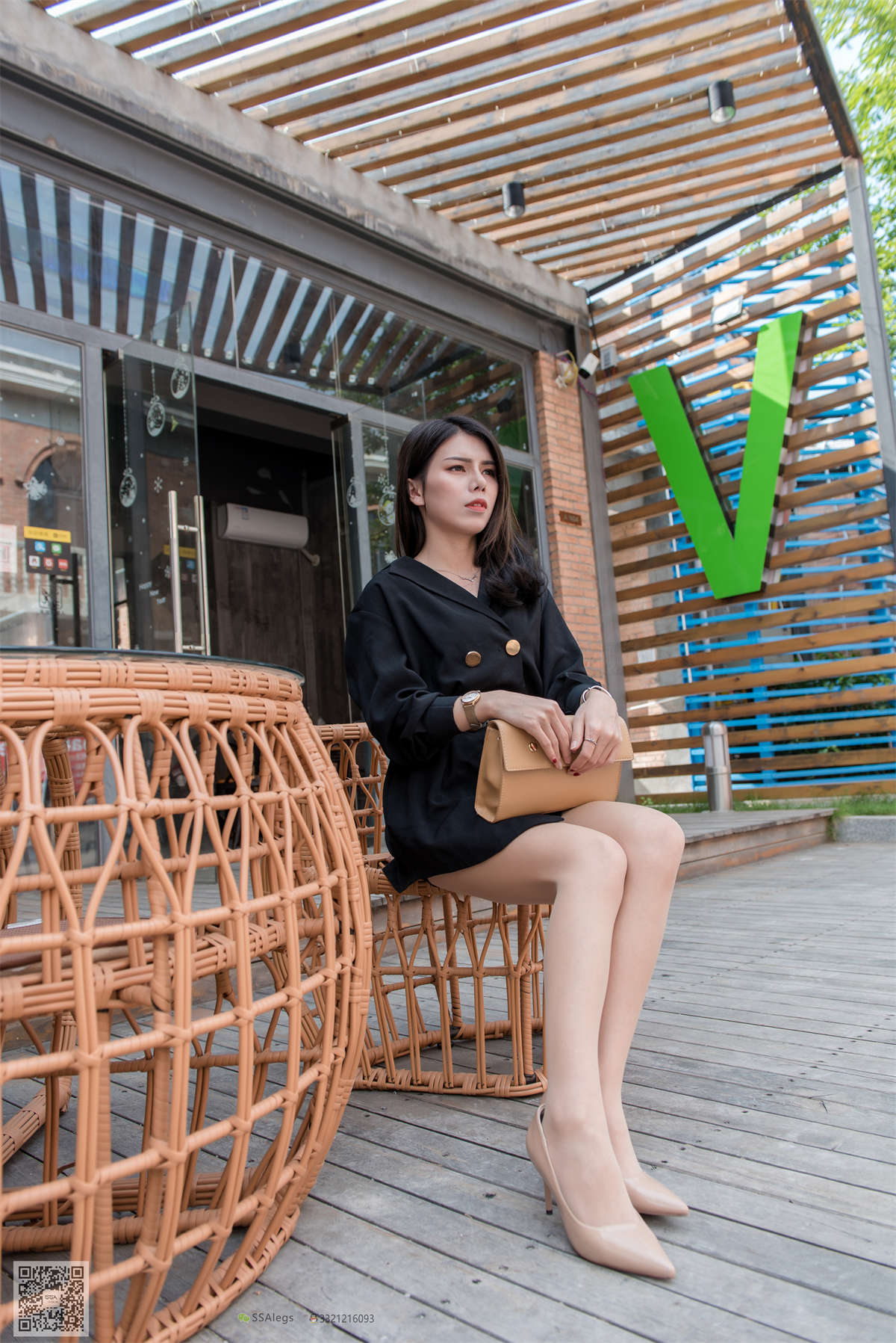 图片[2]-SSA丝社 NO.024 芷沫 高冷混血女王芷沫肉丝街拍-日更街拍