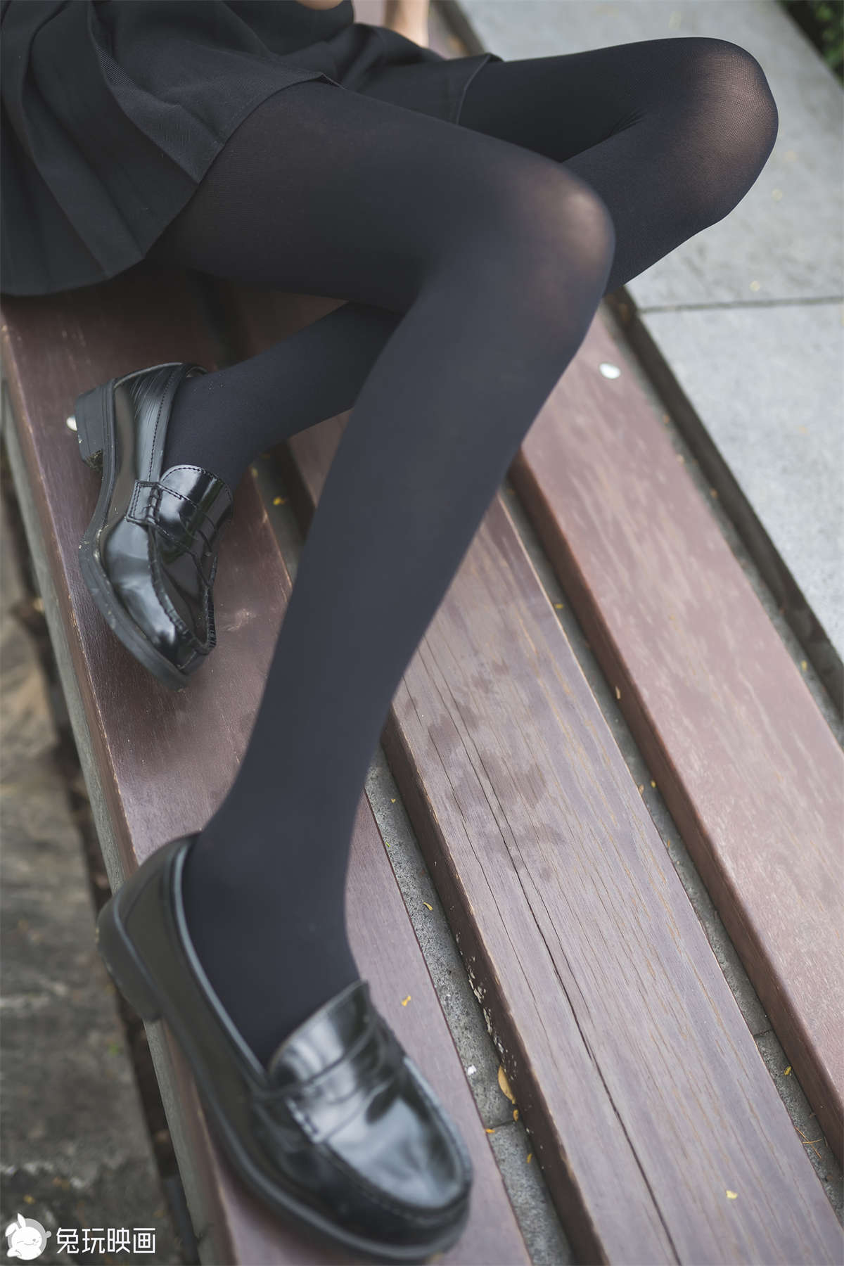 图片[2]-兔玩映画 C14.005 黑色系小细腿-日更街拍