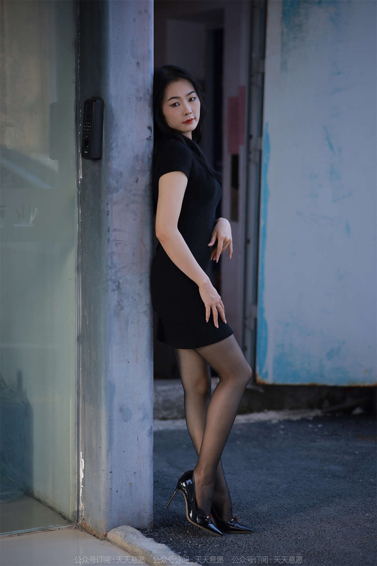 图片[2]-IESS异思趣向 2022.11.28 丝享家1282：小金 夕阳下的丝念-日更街拍