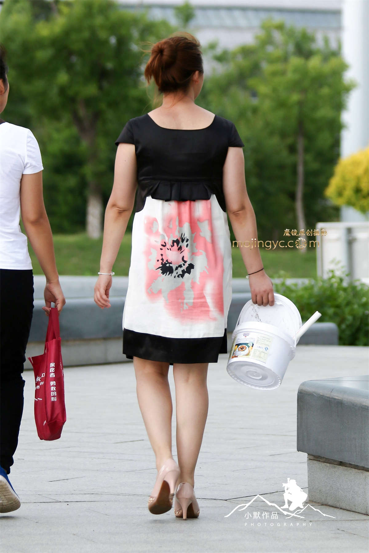 第650篇★牡丹绸缎裙★-18P-日更街拍