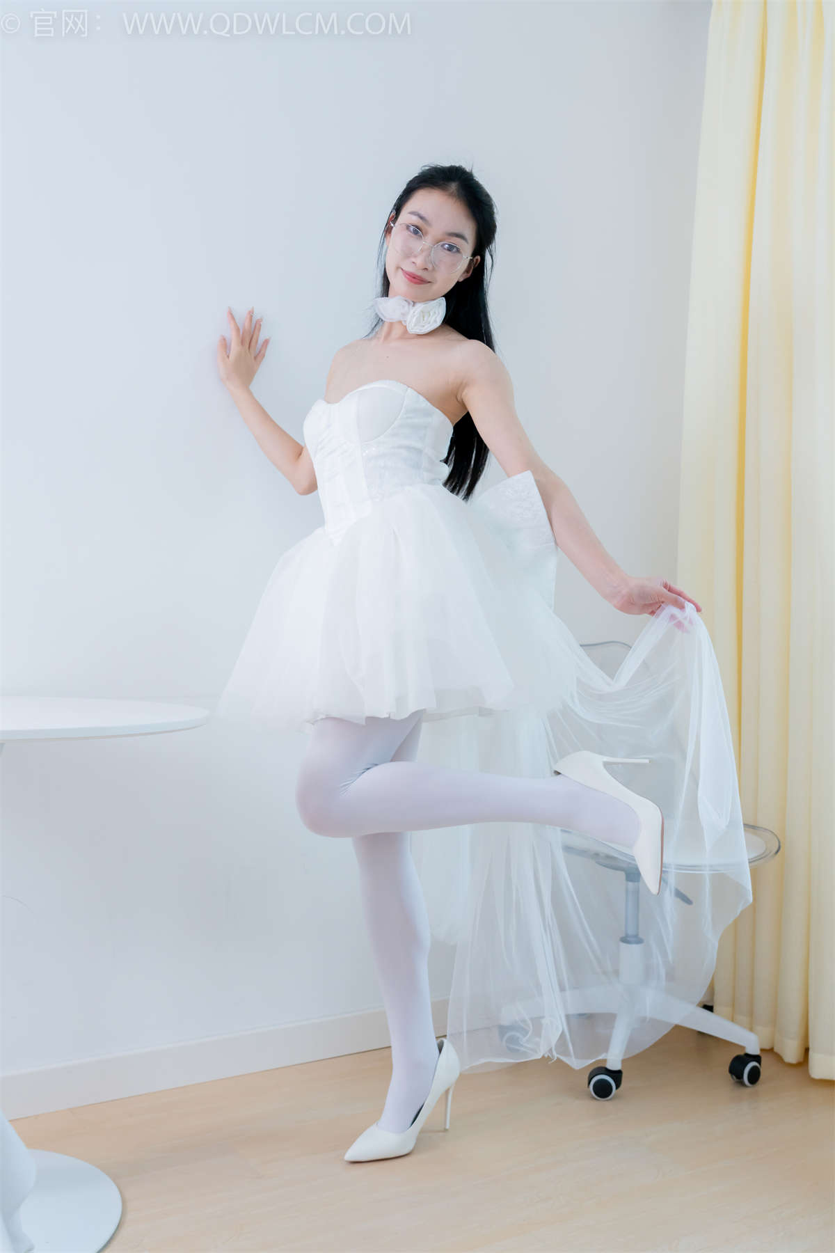 物恋传媒 NO.2233 小影-小影-高跟鞋、厚白丝-日更街拍