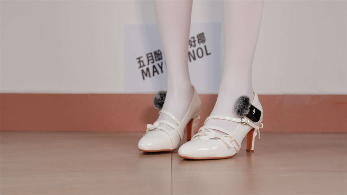 图片[2]-芝士好椰 把麦克风别在鞋上！听听花笺高跟鞋的声音！-日更街拍