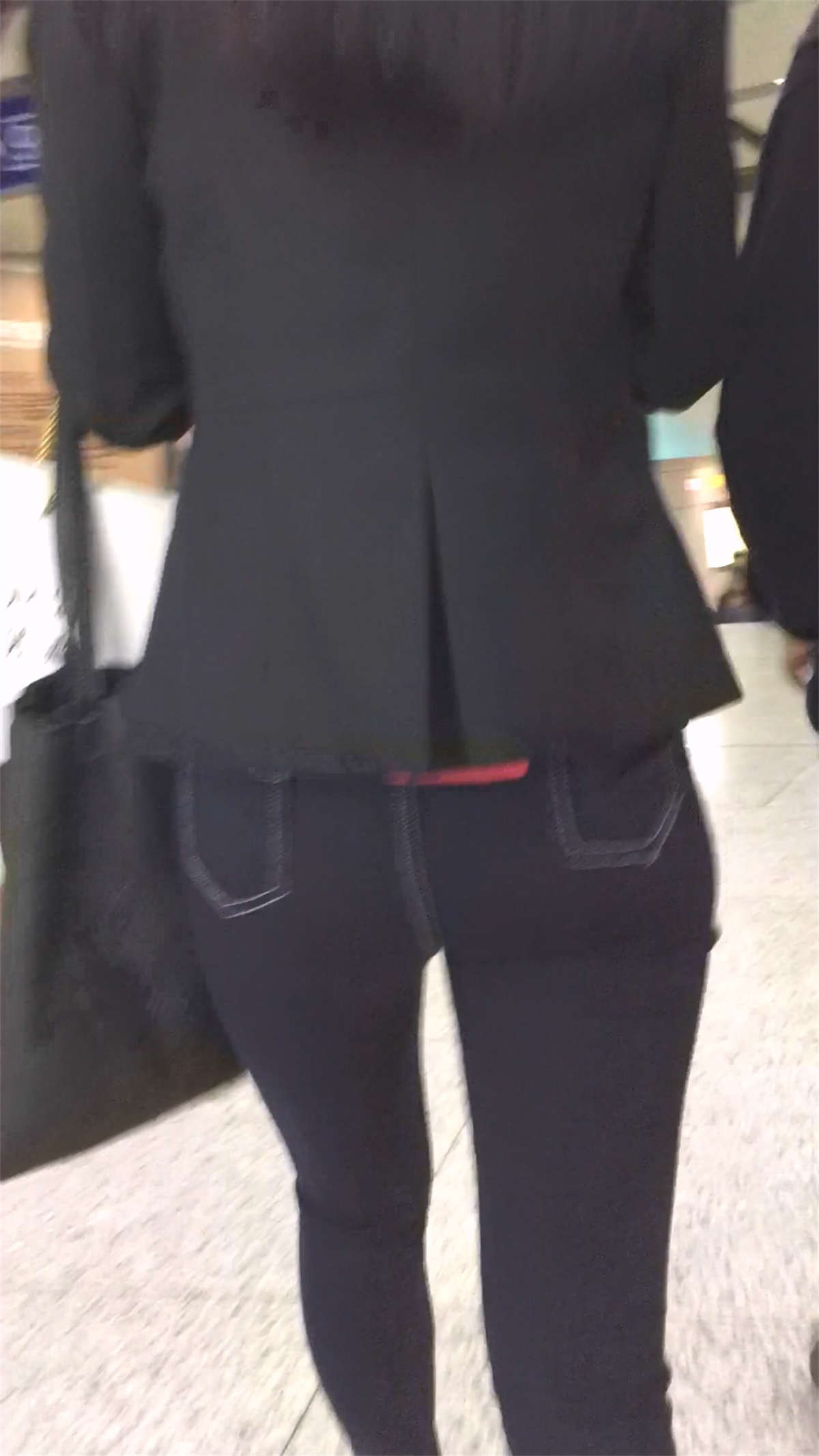 图片[2]-丰满黑色紧牛不知道怎么走-日更街拍