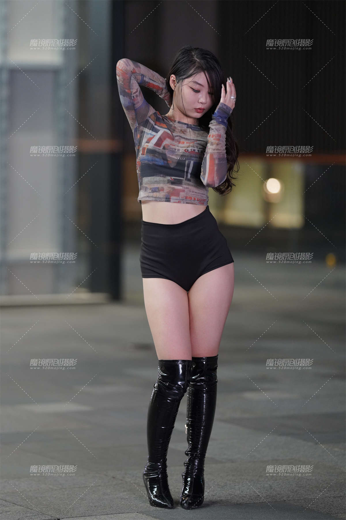 热裤辣妹-日更街拍