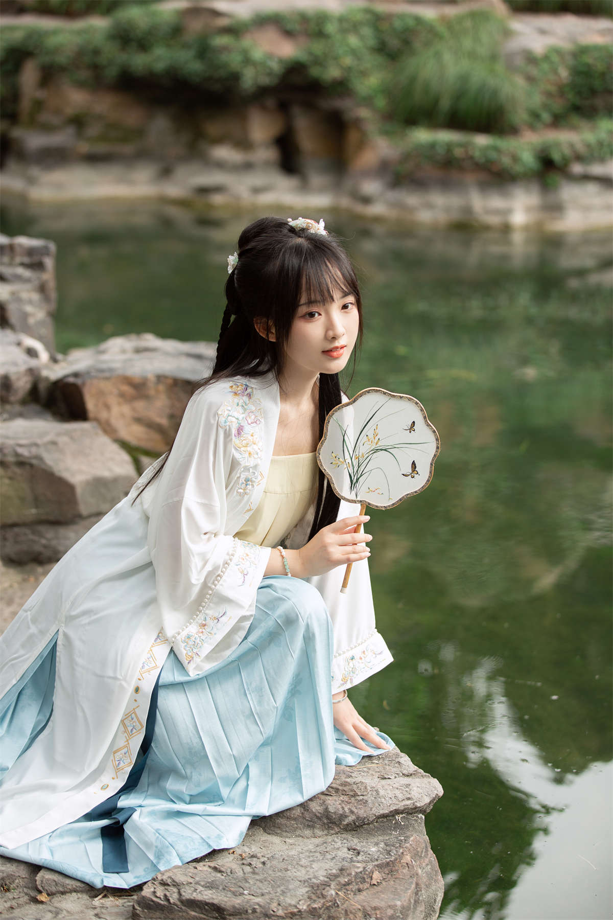 YITUYU艺图语 2022.12.29 小扇引微凉，悠悠夏日长 莉莉崽w-日更街拍