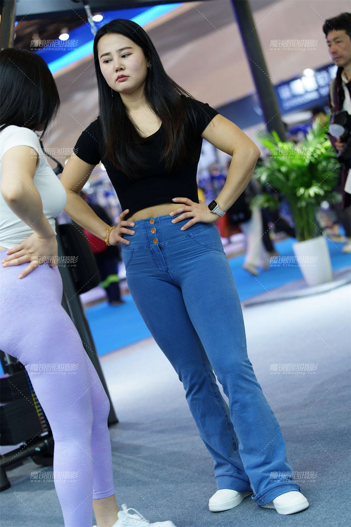 紧身牛仔健身（6K）-日更街拍