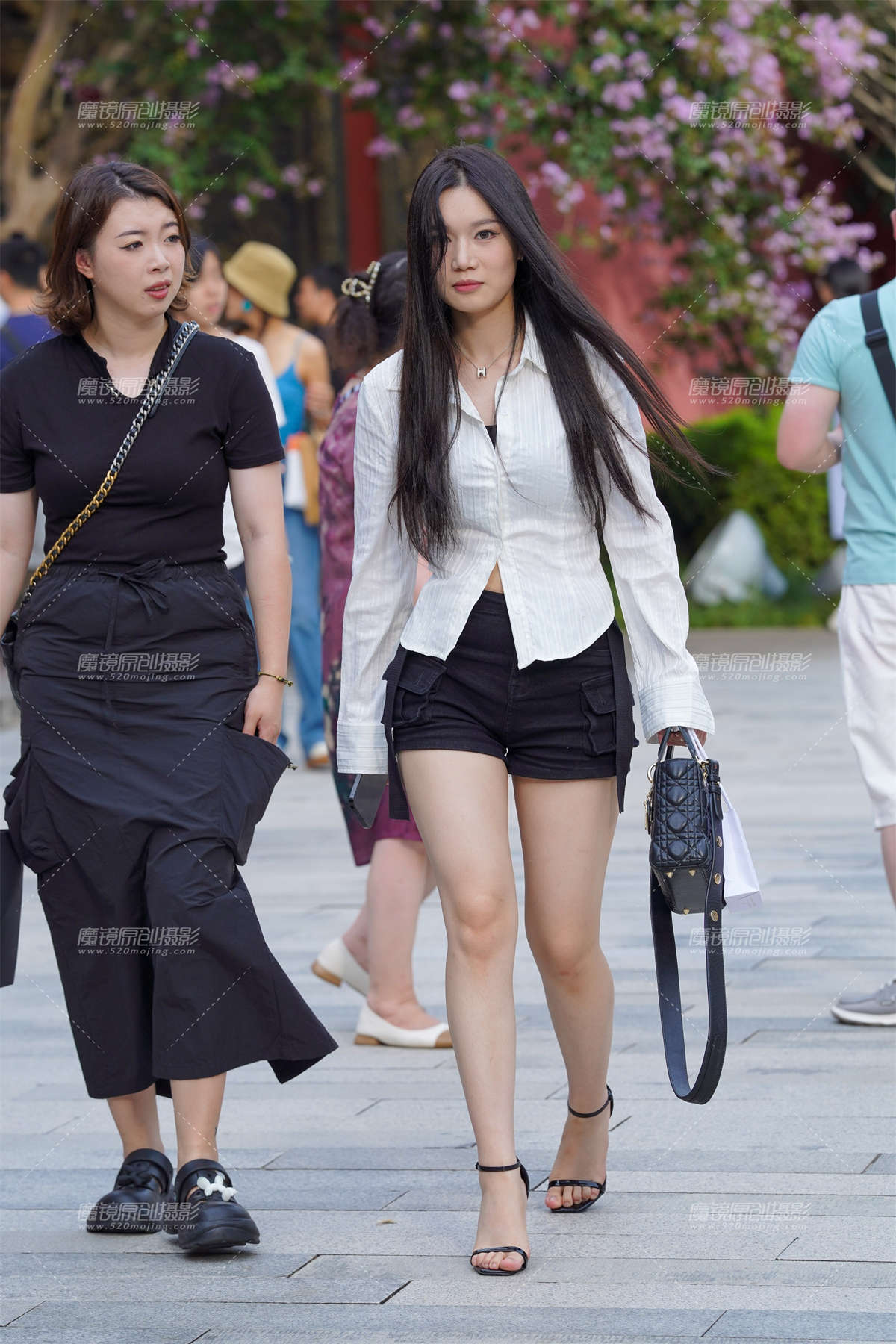 图片[2]-热裤美腿-日更街拍