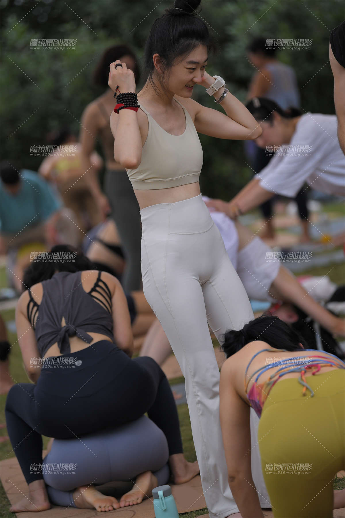 图片[2]-运动中的白裤-日更街拍