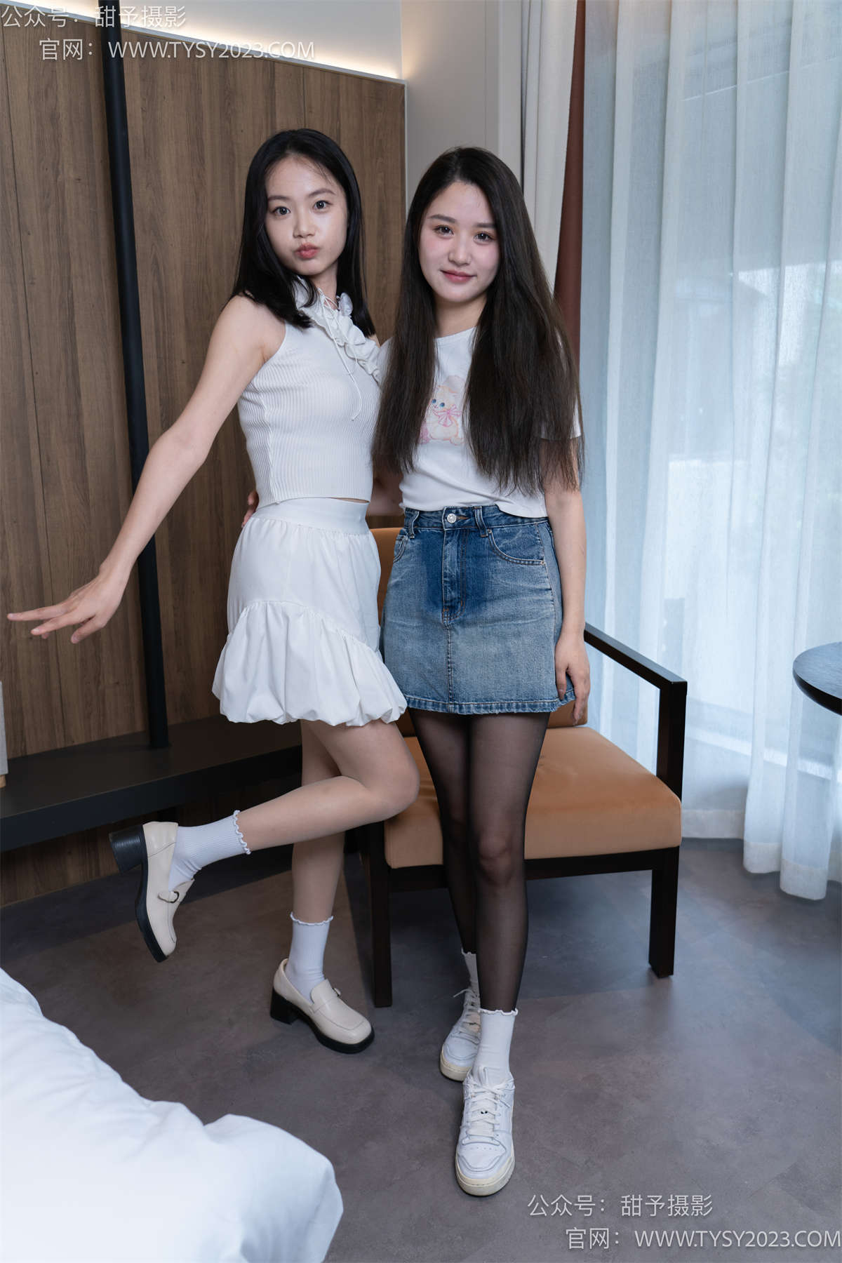 图片[2]-甜予摄影106期：齐齐澜澜-皮鞋、板鞋、黑丝、肉丝 （均脚尖透明）、白棉袜（齐齐）、脏白棉袜（澜澜））完整版-日更街拍