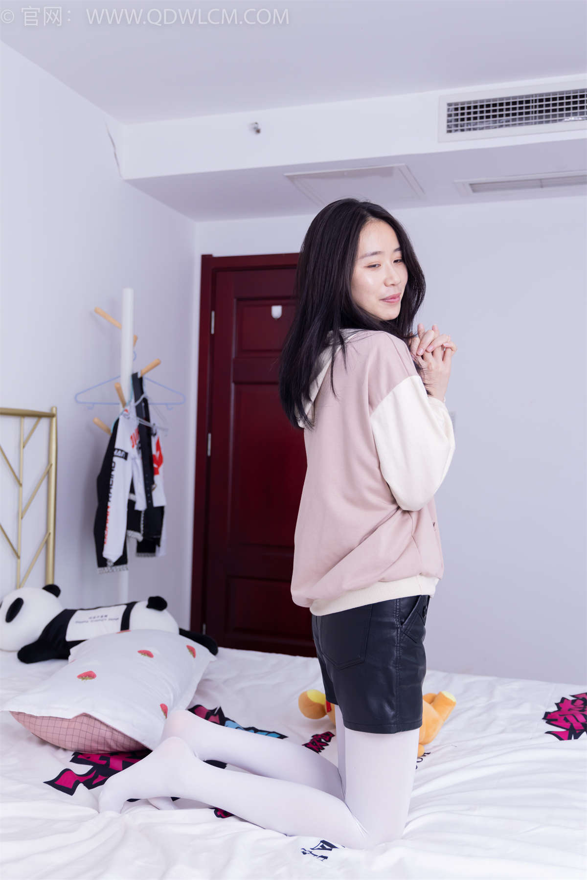 物恋传媒 NO.1610 菜菜-深海牢笼-日更街拍