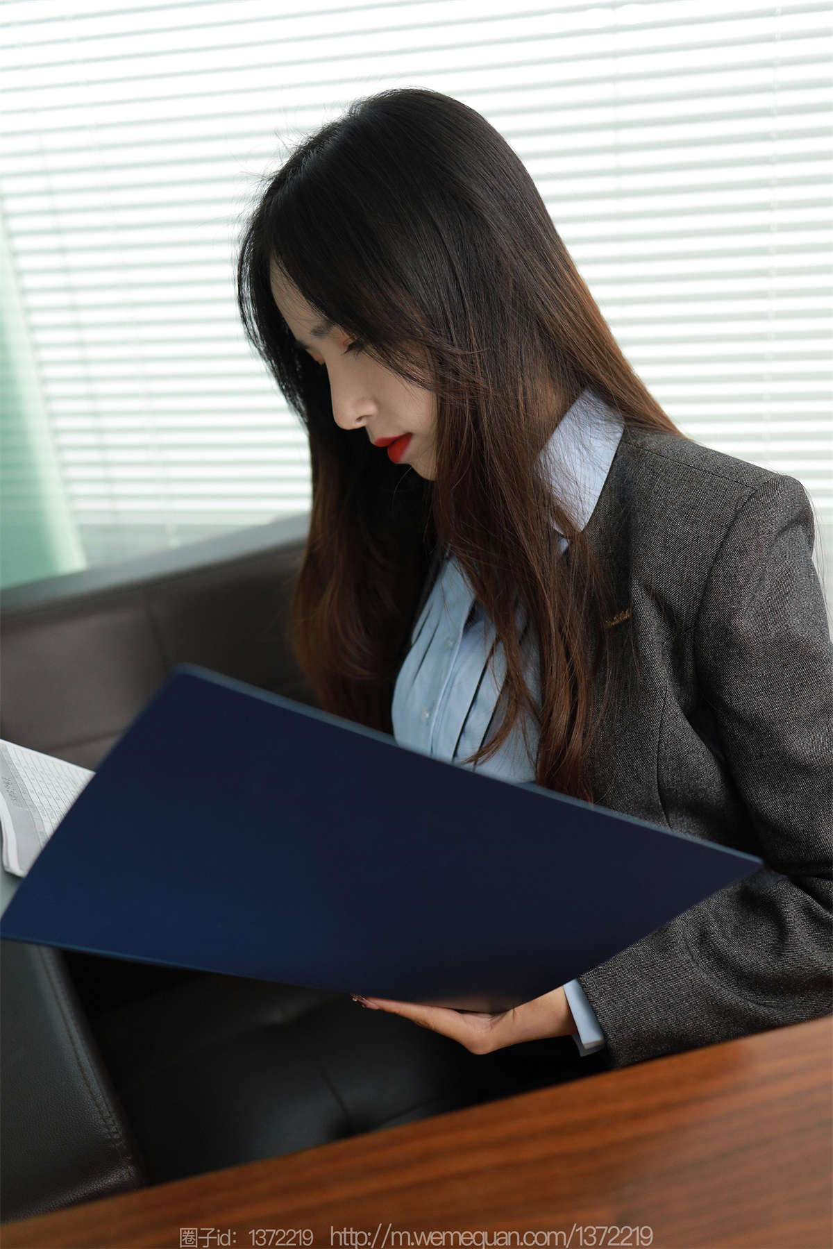 图片[2]-IESS异思趣向 2023.02.15 丝享家1362：美子 桌底游戏-日更街拍