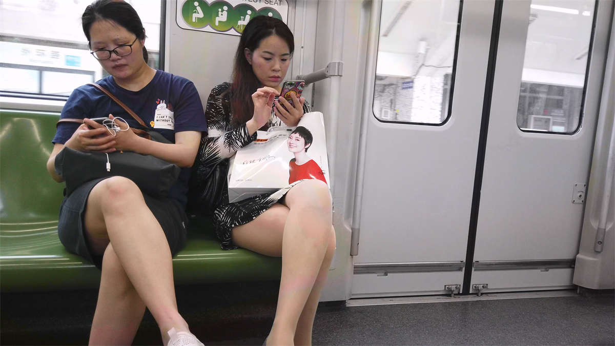 风韵知性丝袜极品美腿-日更街拍