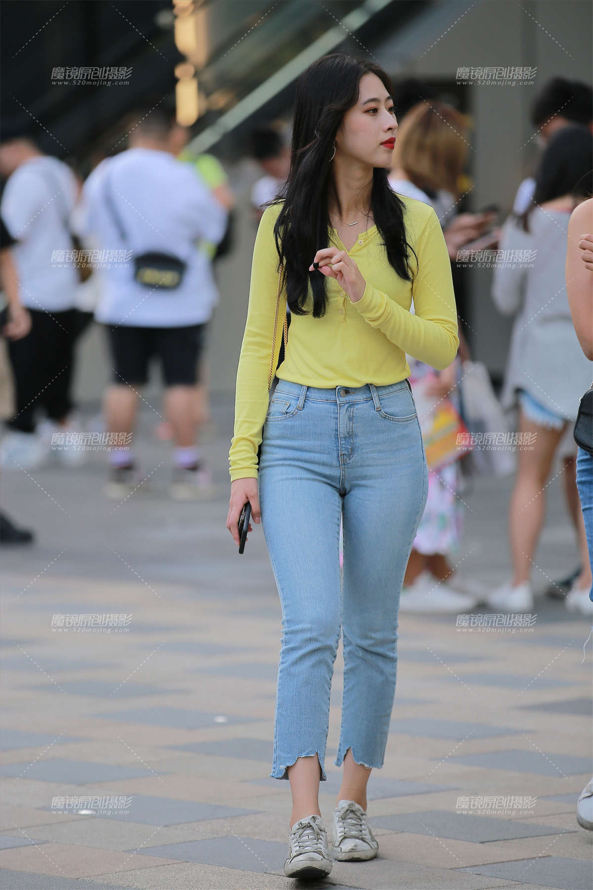 【玻璃赛帖】浅蓝牛仔裤学生妹-日更街拍