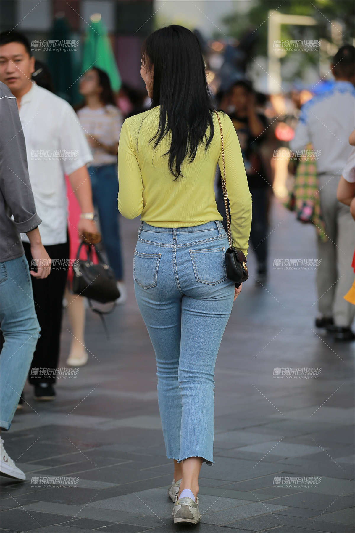 图片[2]-【玻璃赛帖】浅蓝牛仔裤学生妹-日更街拍