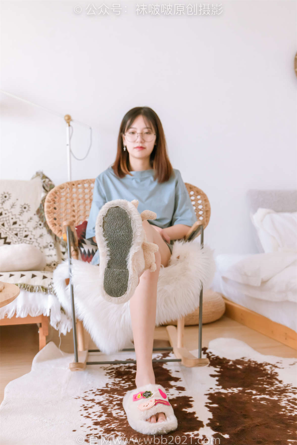 袜啵啵 No.239 小甜豆-棉拖鞋、灰丝（脚尖加固款）、裸足 花絮版-日更街拍