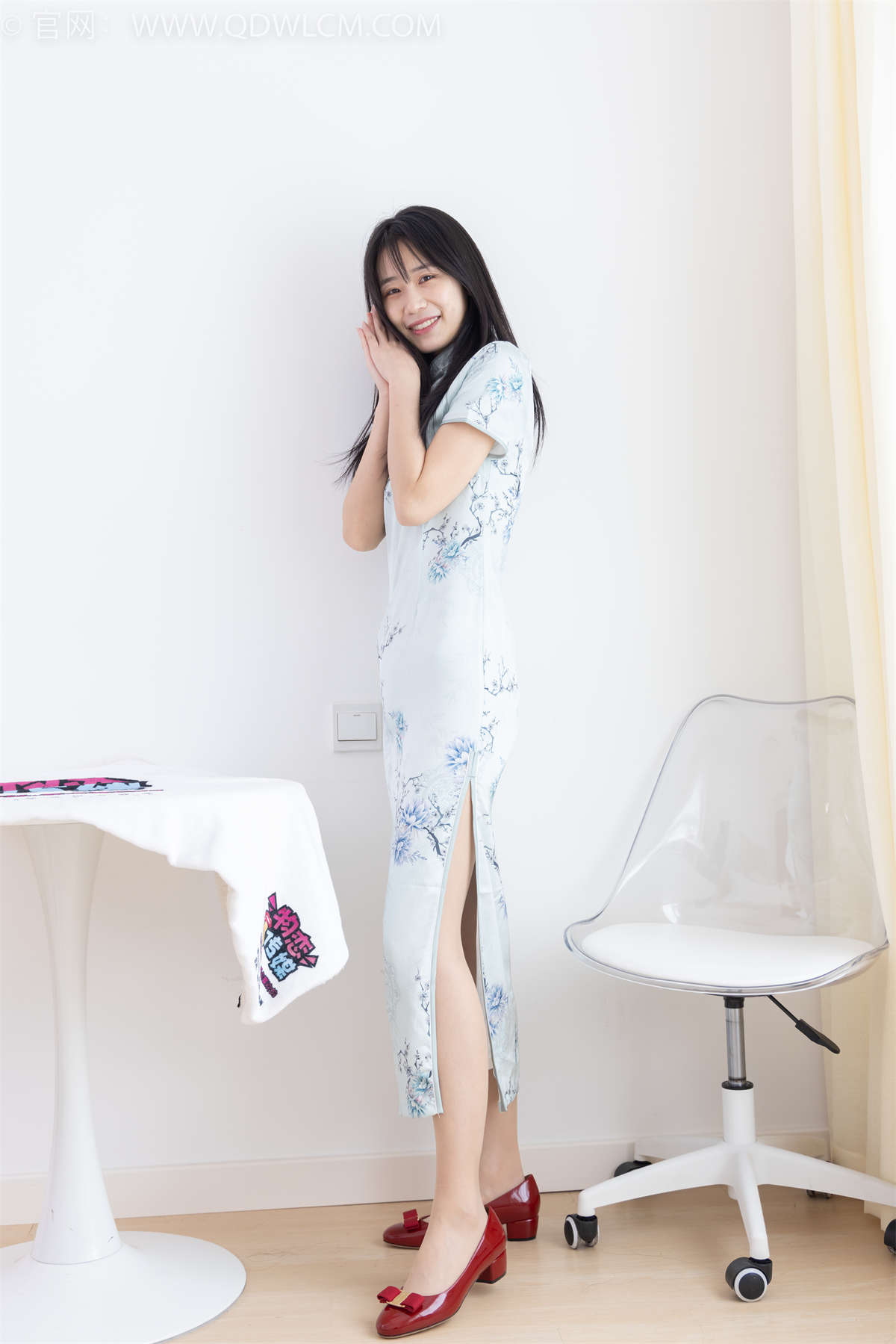 物恋传媒 NO.1943 菜菜-眷恋你的温柔-日更街拍