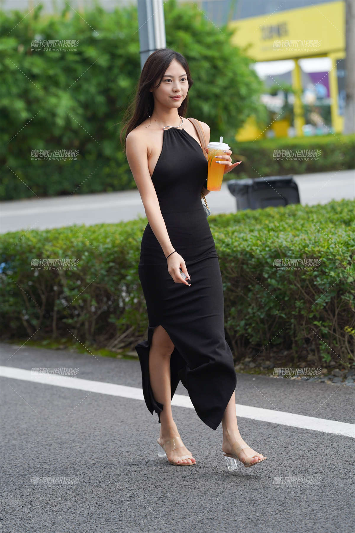 图片[2]-性感黑裙美女-日更街拍