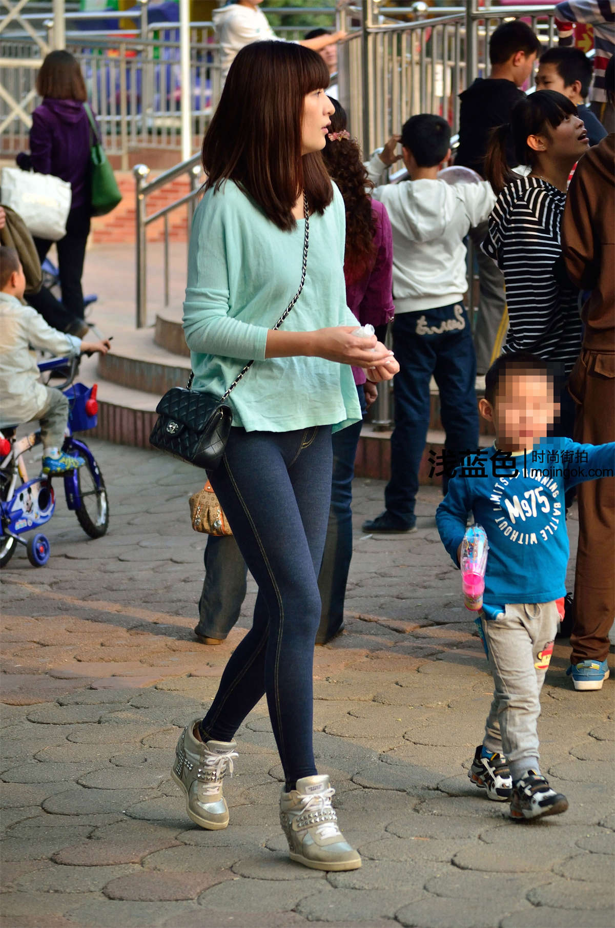 紧牛少妇(20p)-日更街拍