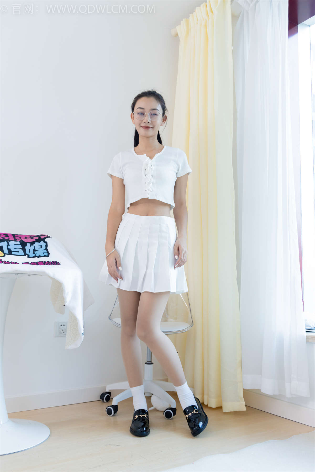 物恋传媒 NO.1945 岚岚-椰蓉奶糕-日更街拍