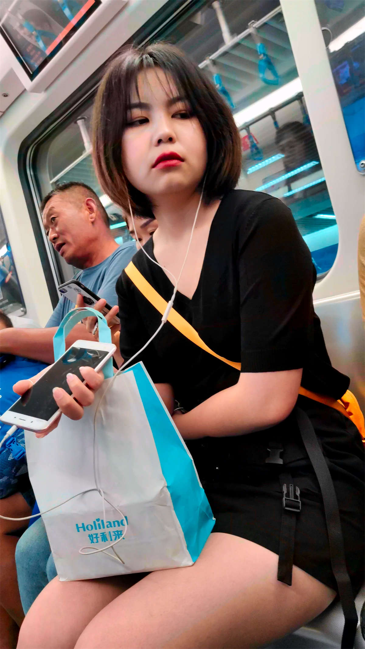 图片[2]-娇小身材短发美腿女子-日更街拍