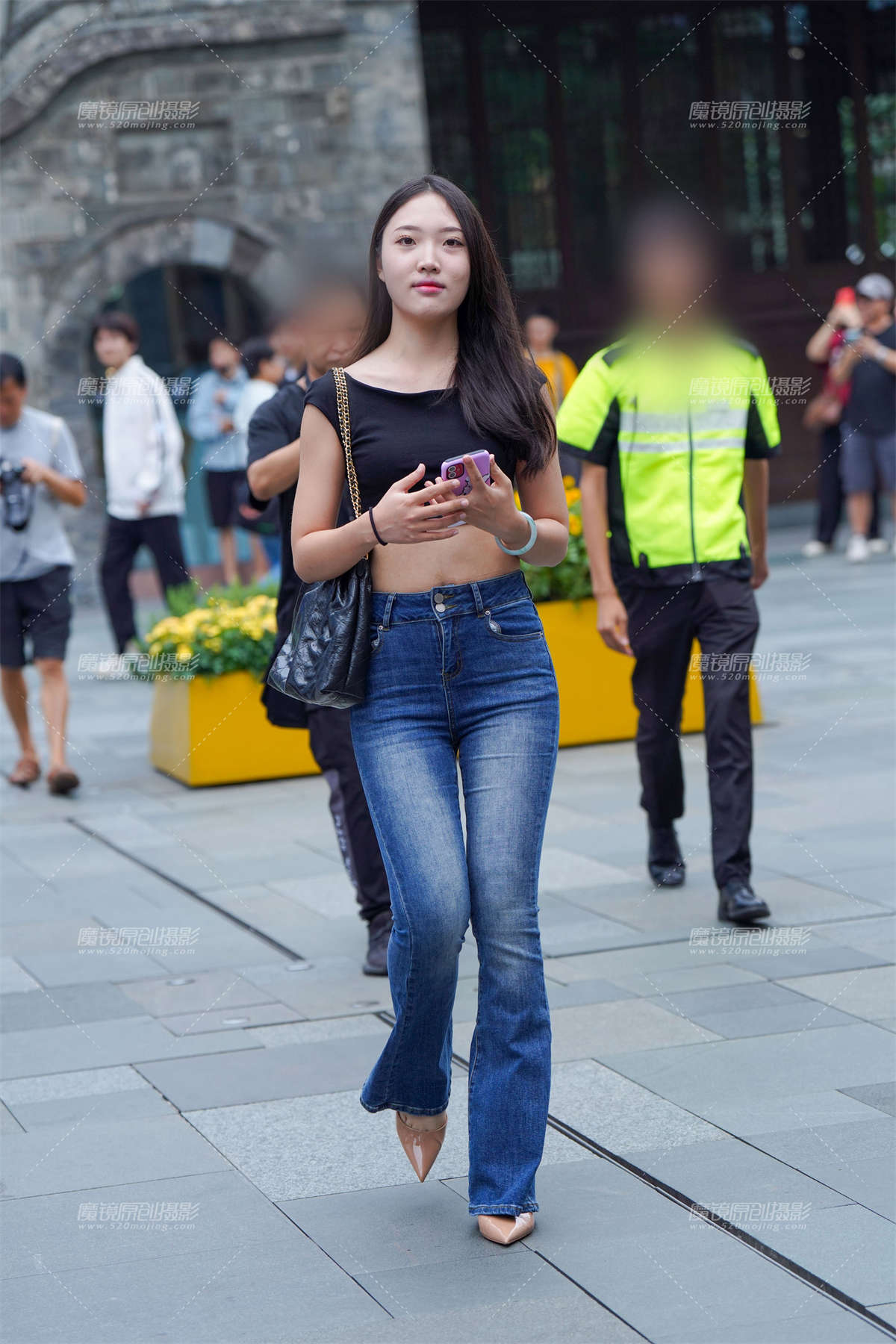 牛仔大长腿曼妙身姿-日更街拍