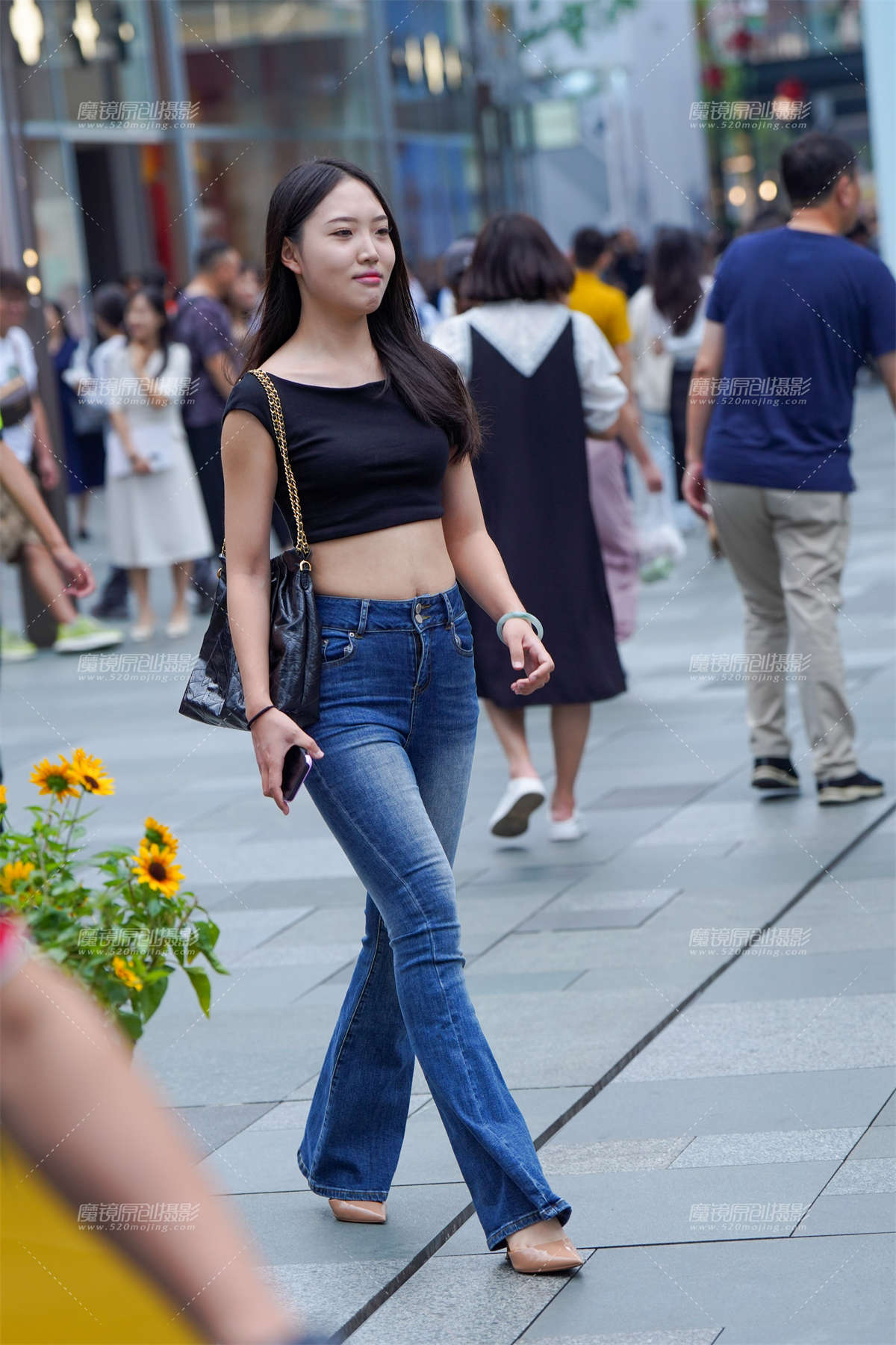 图片[2]-牛仔大长腿曼妙身姿-日更街拍