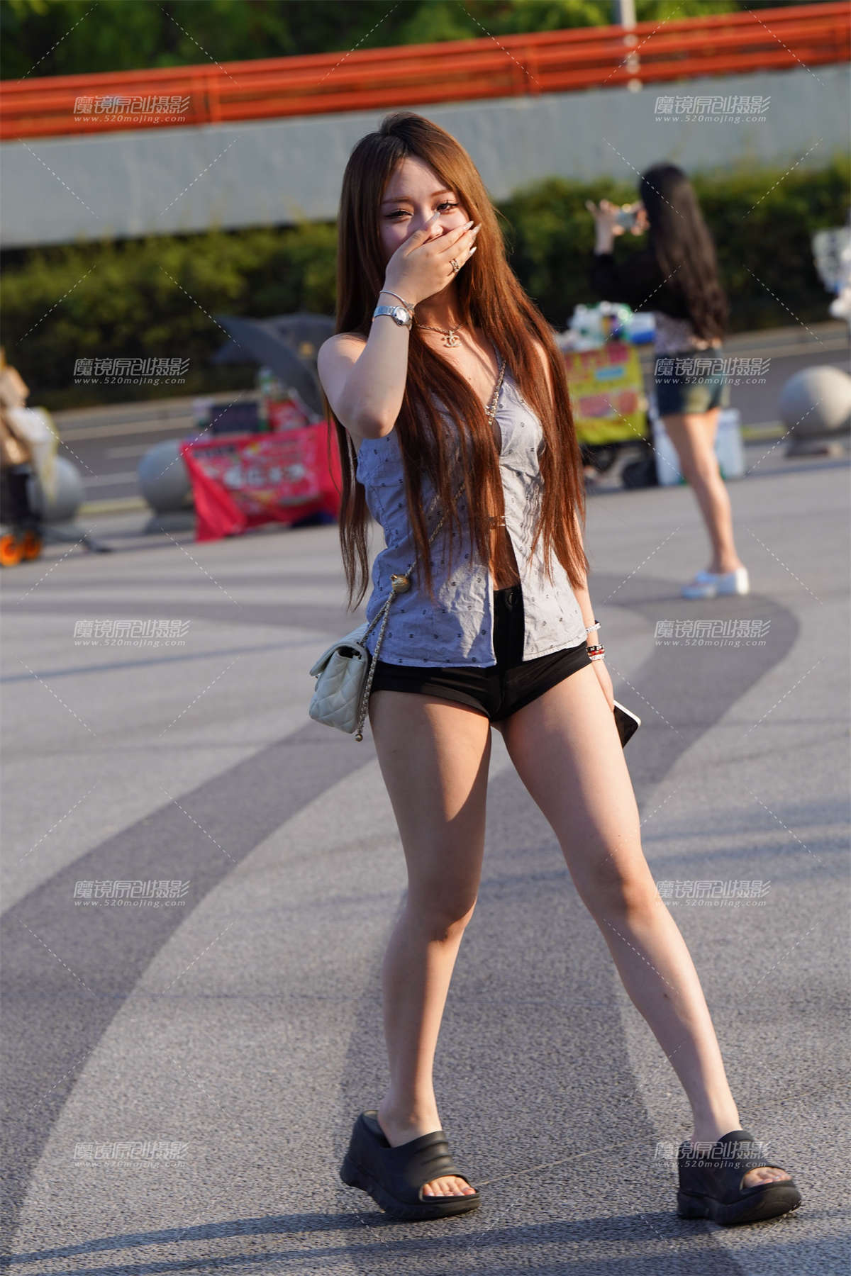 热裤小妹-日更街拍