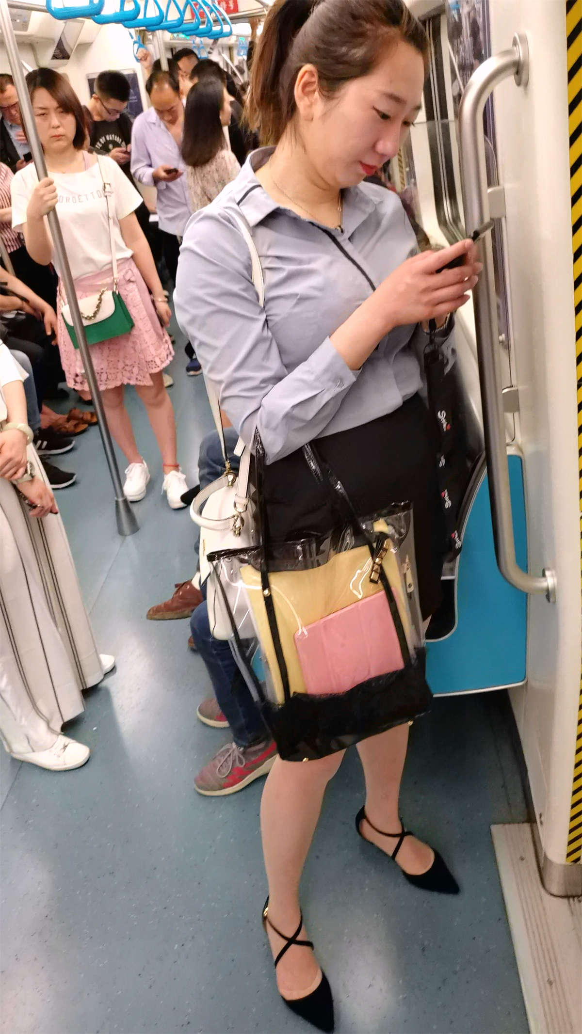 图片[2]-包臀裙丝袜丰满性感美女-日更街拍