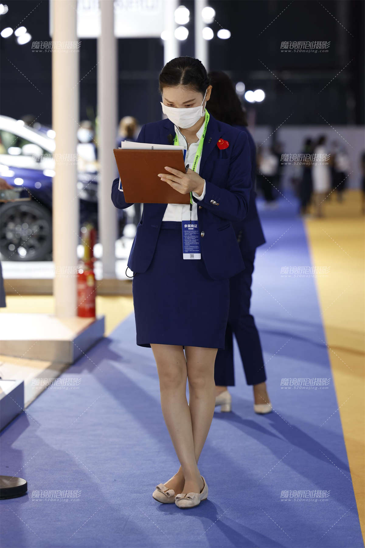 20201003蓝色西装肉丝销售-日更街拍