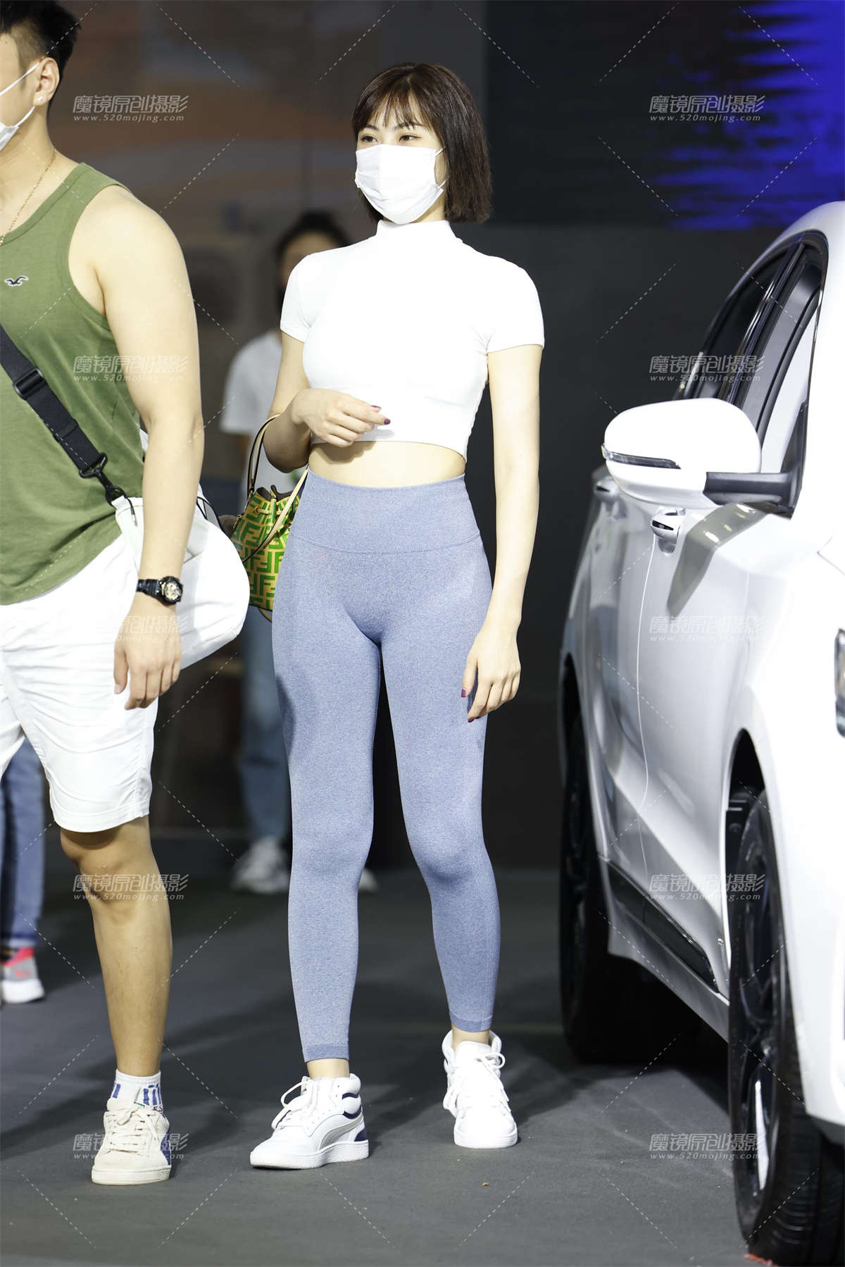 图片[2]-20201003瑜伽裤少妇-日更街拍