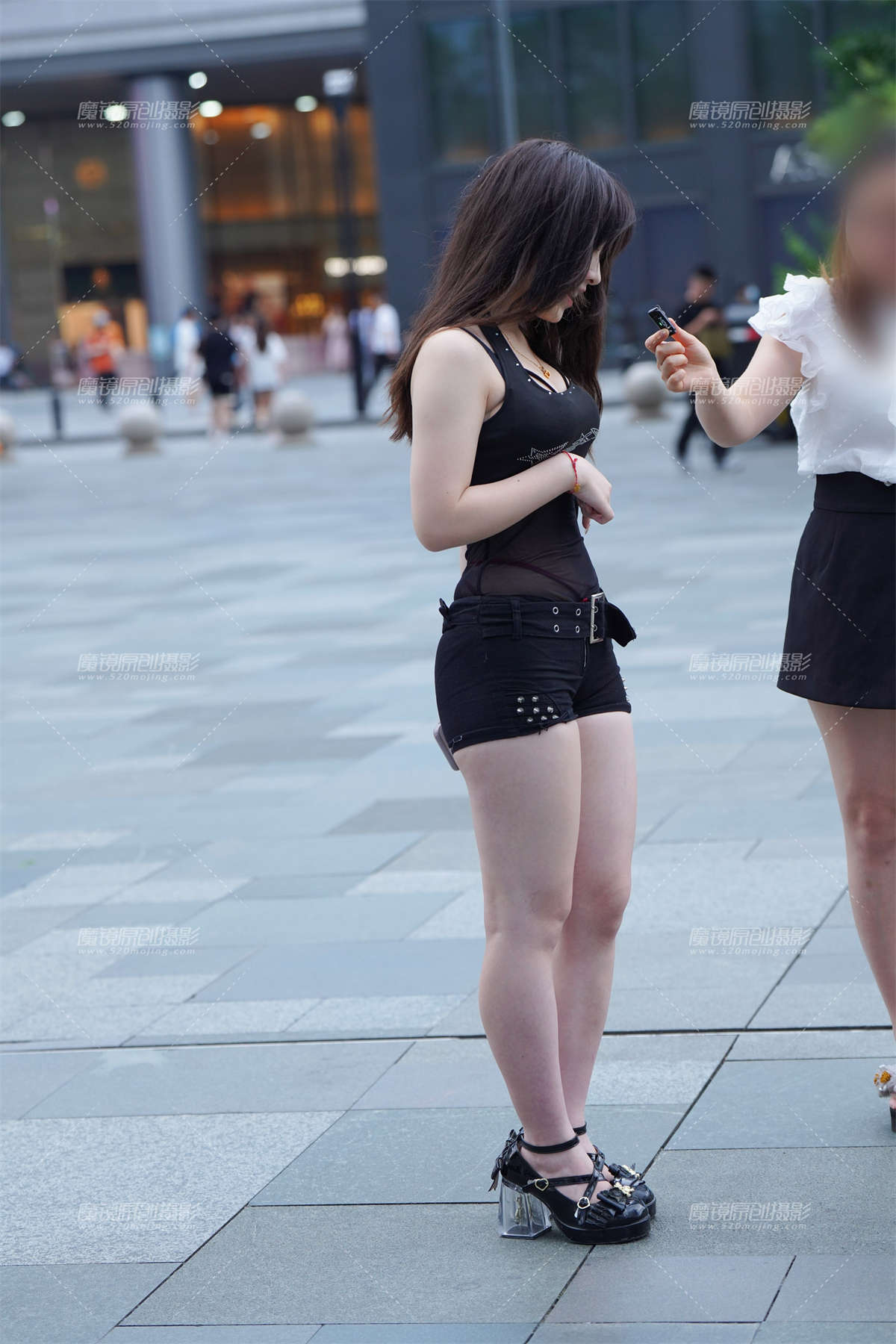 图片[2]-热裤小妹-日更街拍