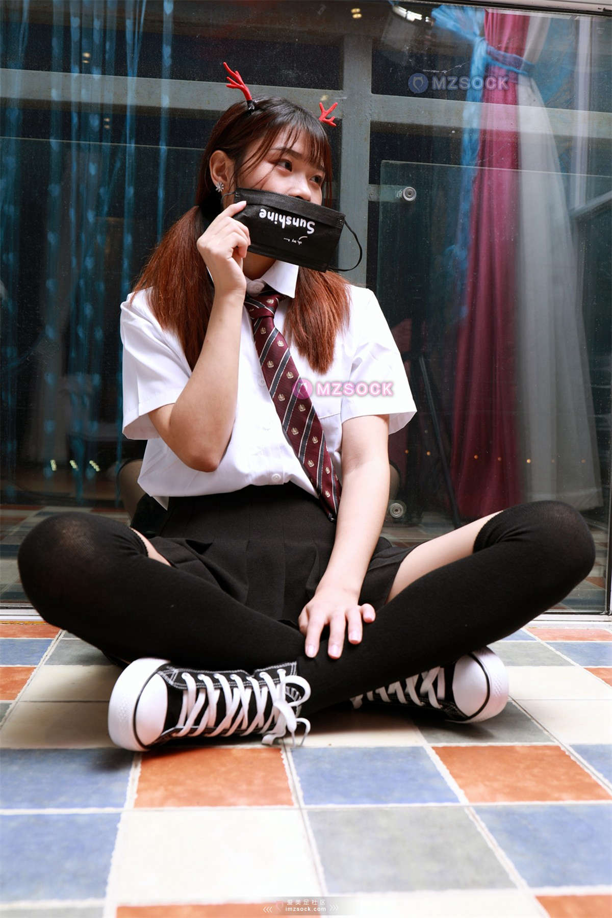 MZSOCK-2018 No.195 囡囡萝莉风浴缸里的束缚-日更街拍