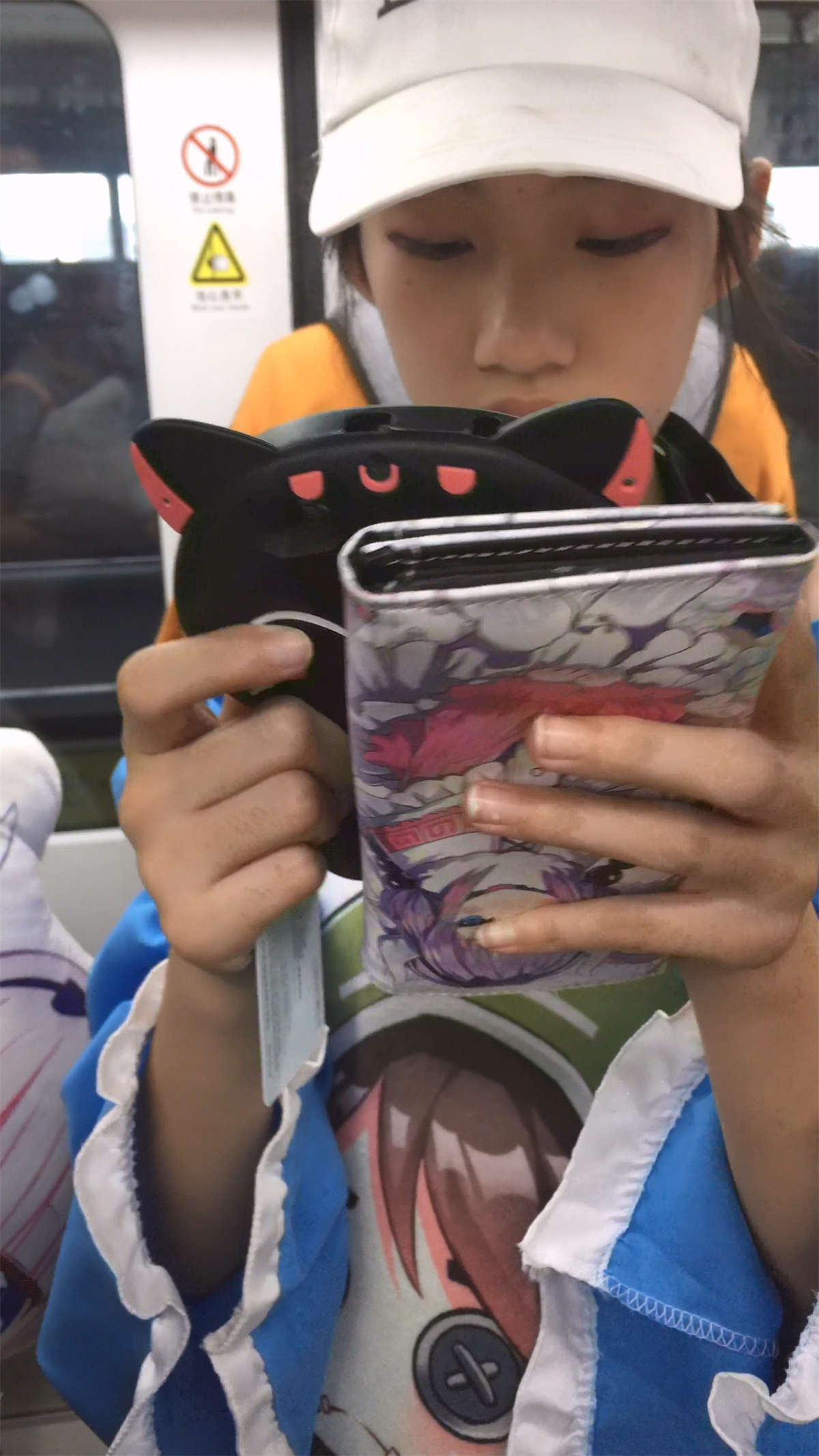 图片[2]-地铁上的牛仔短裙丝袜妞-日更街拍