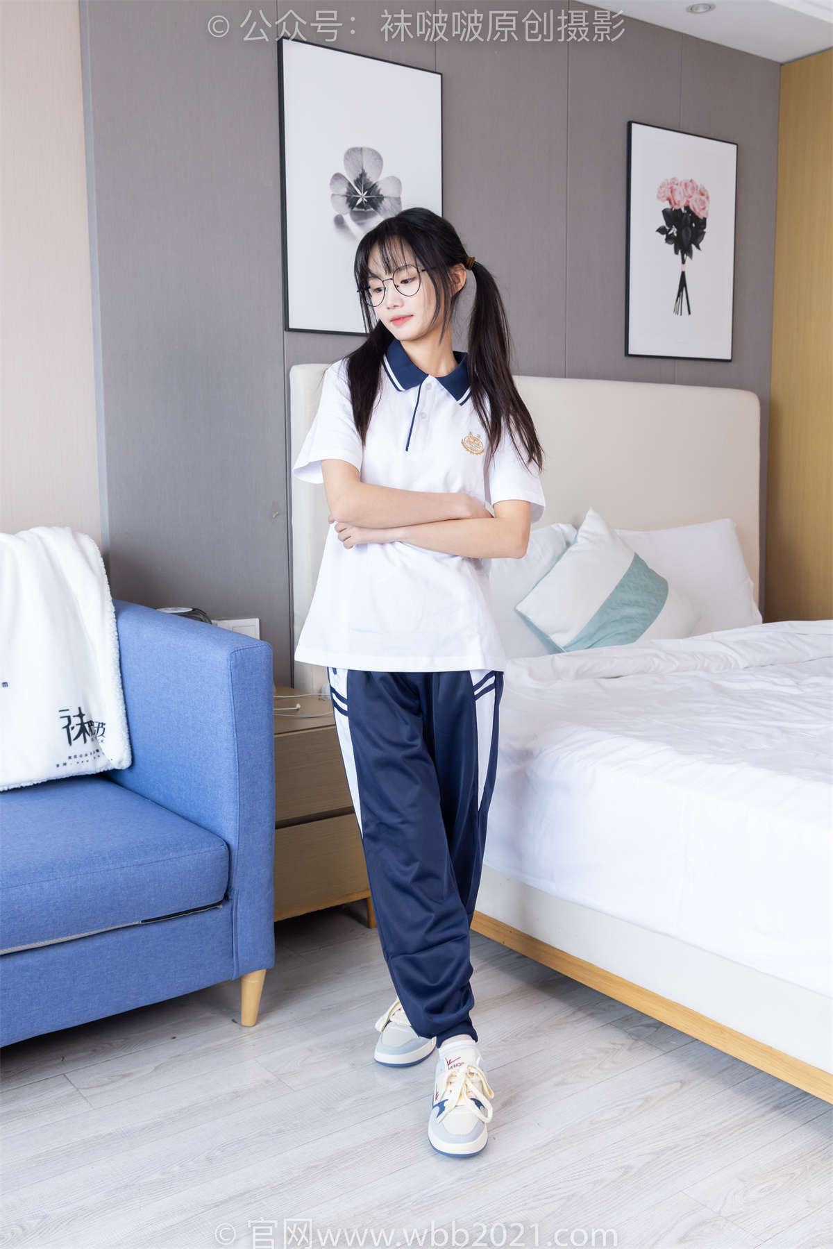 图片[2]-袜啵啵 No.446 甜甜圈-板鞋、白棉袜、白丝（脚尖加固款）、校服裤里丝 花絮版-日更街拍