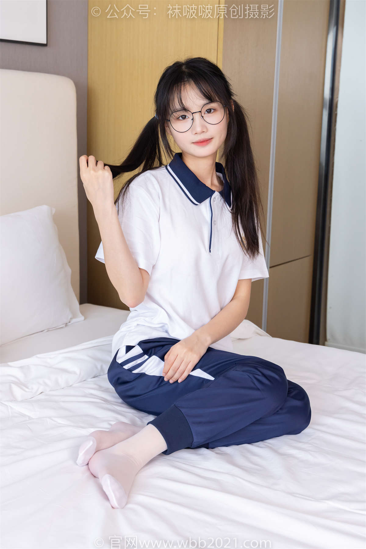 袜啵啵 No.446 甜甜圈-板鞋、白棉袜、白丝（脚尖加固款）、校服裤里丝 花絮版-日更街拍