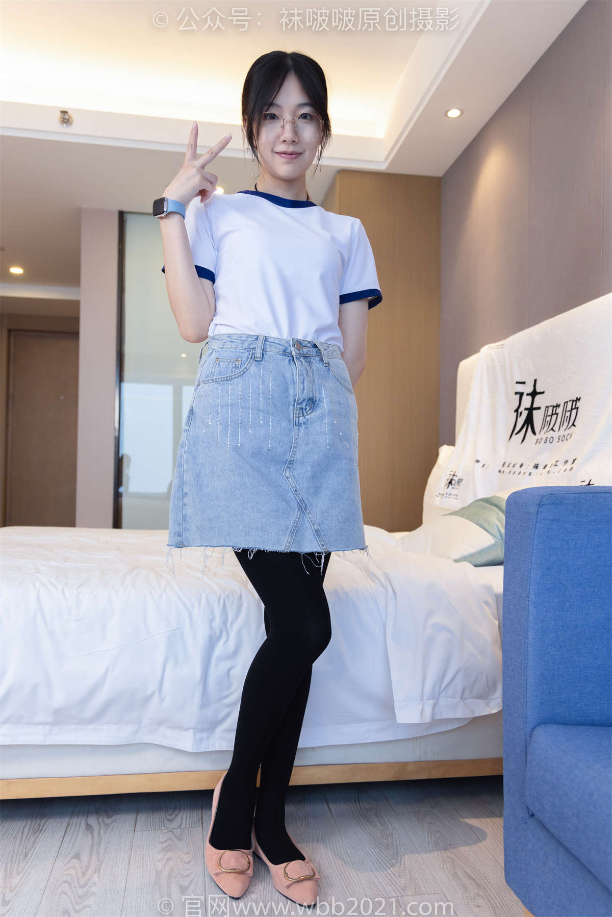 图片[2]-袜啵啵 No.447 小甜豆-平底鞋、厚黑丝、踩方便面、圣女果、橘子、巧克力蛋糕剧情 超长花絮版-日更街拍